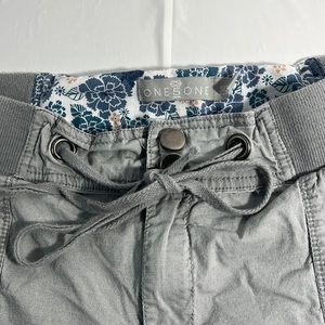 One 5 One Women Capris XL Gray